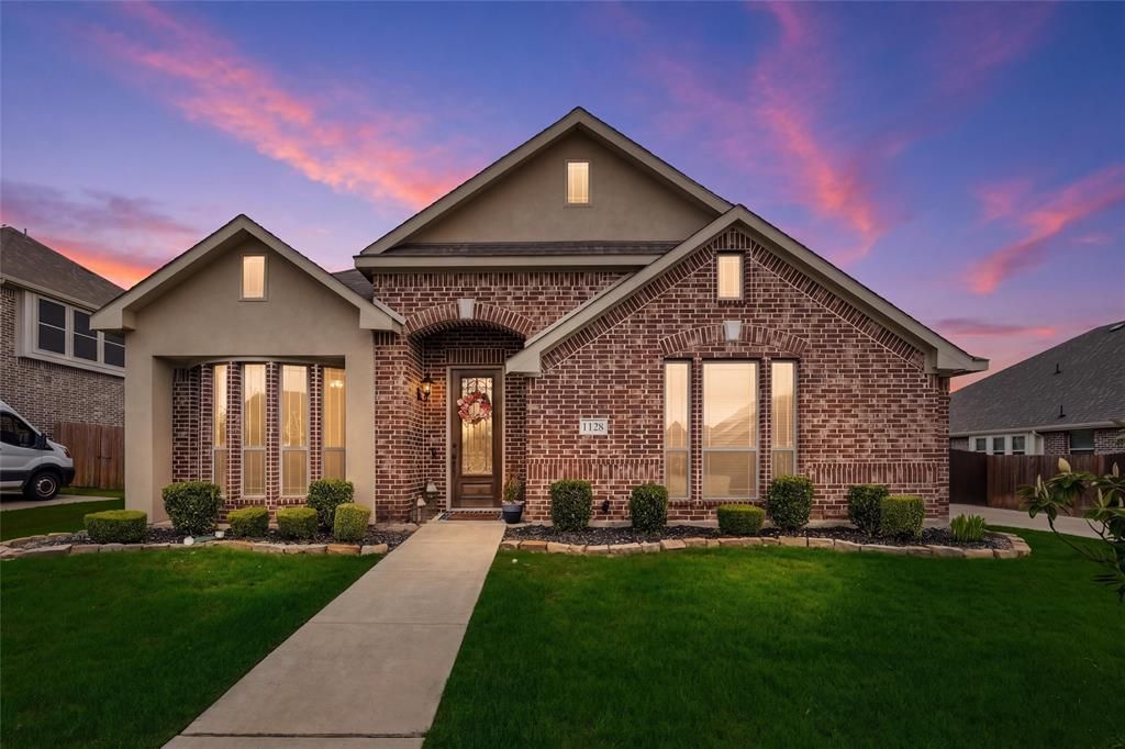 Photo of 1128 Sutton Place, DeSoto, TX 75115 (MLS # 21252341)