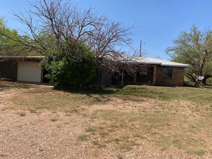 Nestled in the heart of beautiful Fisher county, this sprawling tract offers loads of potential. Recent renovations to this home offer a neutral pallet to make your own. Enjoy the privacy of country living with small town convenience just a stones throw away. This home provides room for the whole family with an open floor plan, two car garage and plenty of room to roam. You won't want to miss out on this rare find. Schedule your showing appointment today!