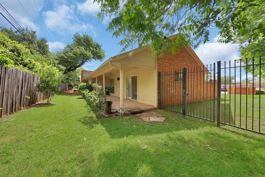 Cedar Place Garden Condminium - Residential