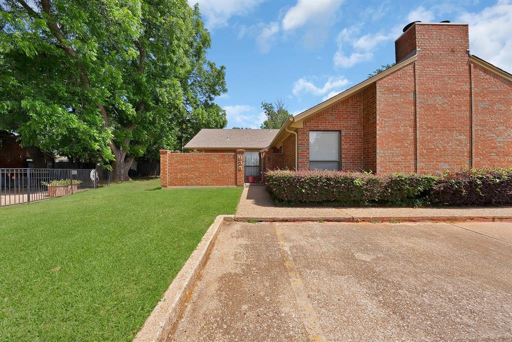 Cedar Place Garden Condminium - Residential