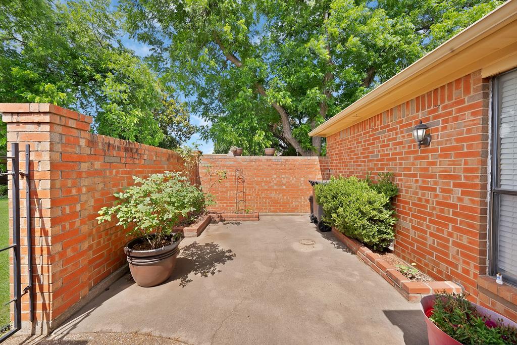 Cedar Place Garden Condminium - Residential