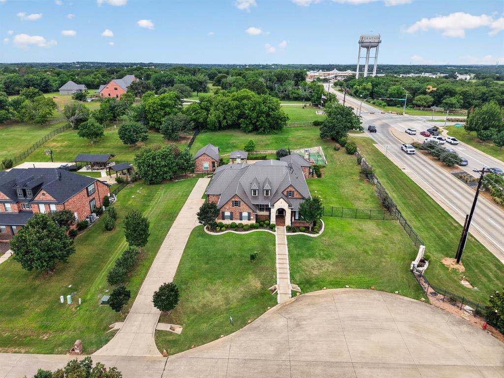 102 W Carruth Lane