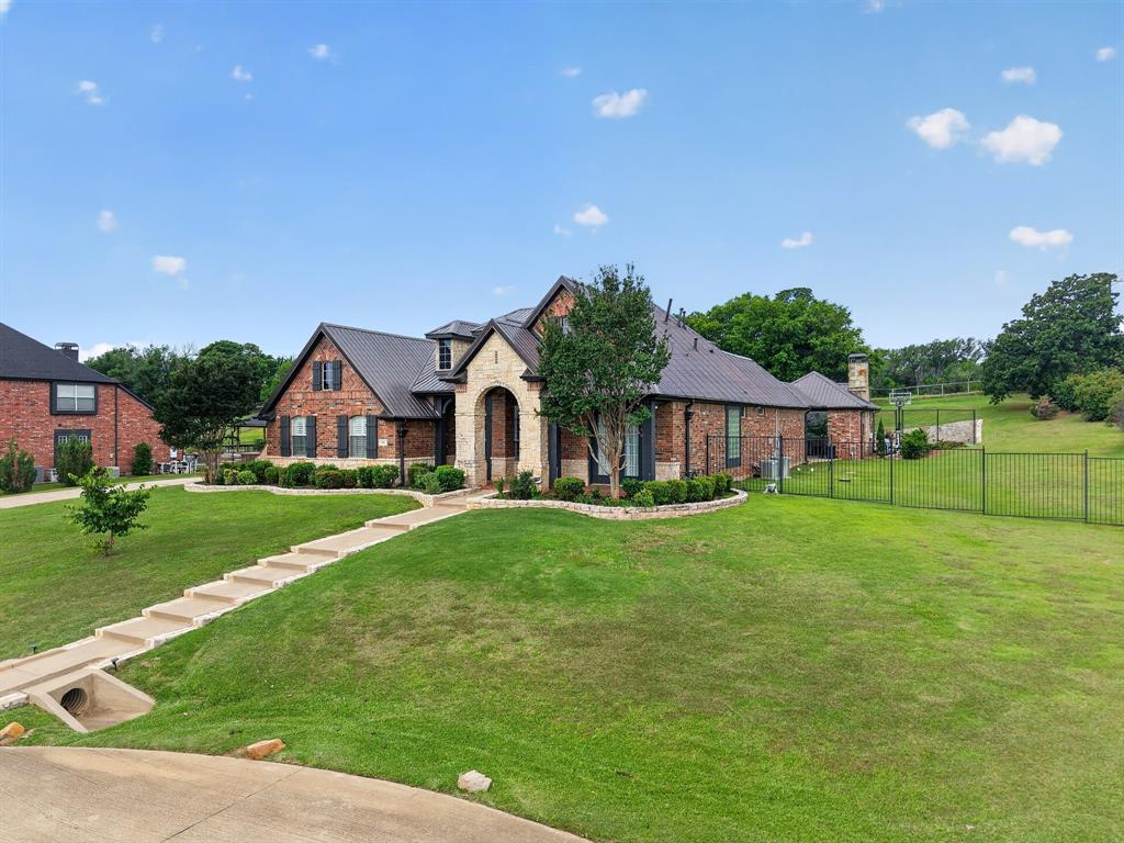 102 W Carruth Lane