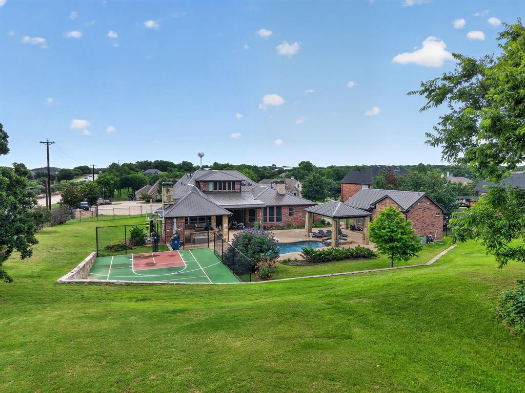 102 W Carruth Lane