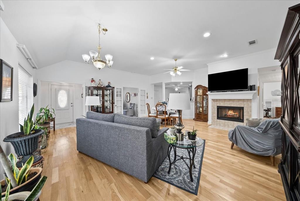 Cresthaven Cottages Condo - Residential