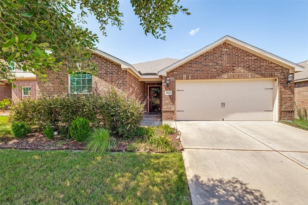 Photo of 1614 Park Trails Boulevard, Princeton, TX 75407 (MLS # 21318927)