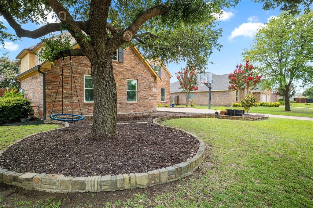 327 Village Trail