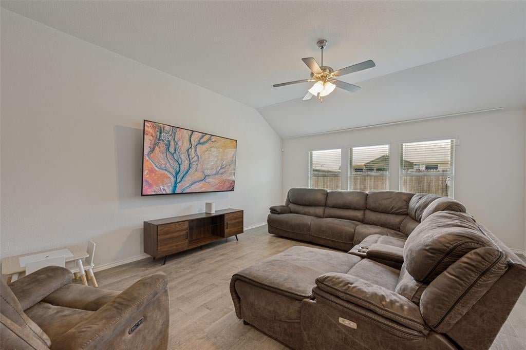 Photo of 413 Edgewick Lane, Fort Worth, TX 76036 (MLS # 21320500)
