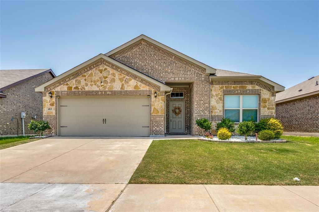 Photo of 413 Edgewick Lane, Fort Worth, TX 76036 (MLS # 21320500)