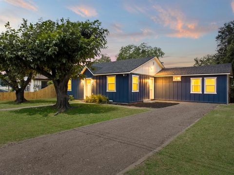 Photo of 2520 Briarwood Lane, Bellmead, TX 76705 (MLS # 21256405)