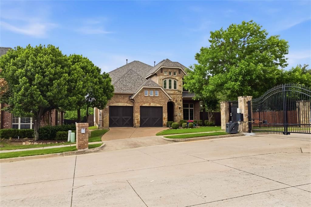 Photo of 12102 Jackson Creek Drive, Dallas, TX 75243 (MLS # 21252189)