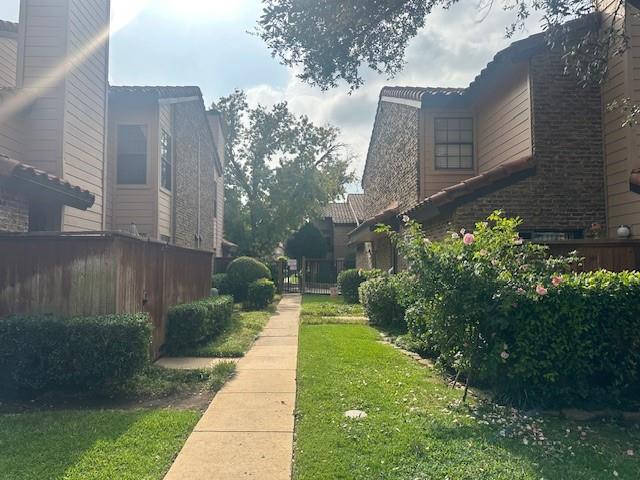 Preston Oaks Crossing Condos 01 & 02 - Residential Lease