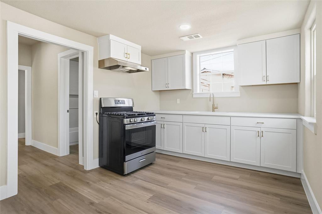2908 Lulu Street W