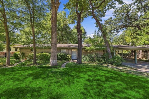 Photo of 800 Briarwood Boulevard, Arlington, TX 76013 (MLS # 21383430)