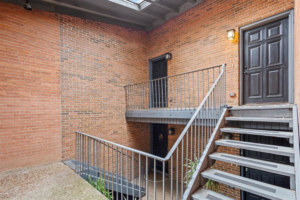 526 E Avenue J D