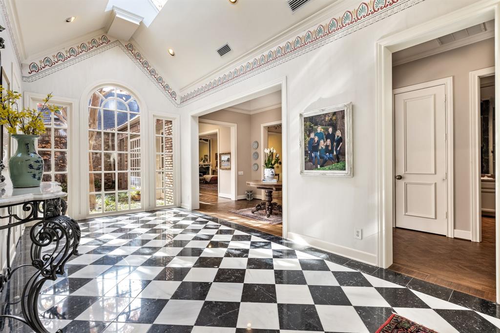 17 Stonecourt Circle