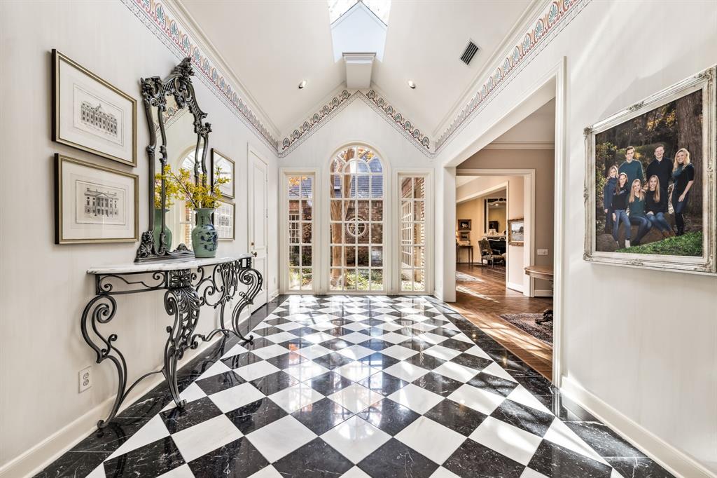 17 Stonecourt Circle