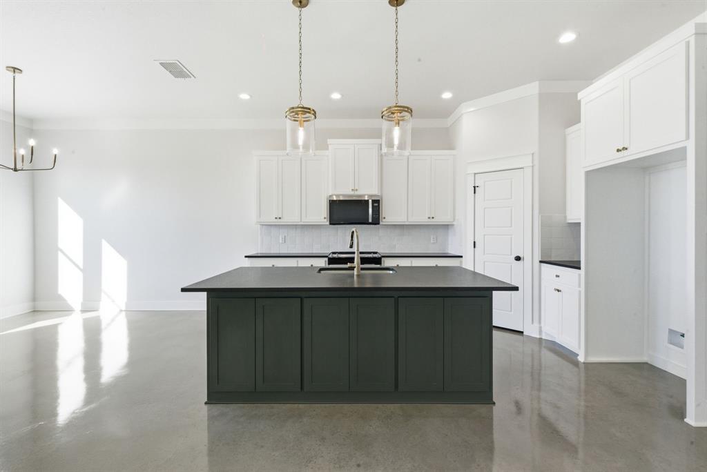 1001 Paramount Drive