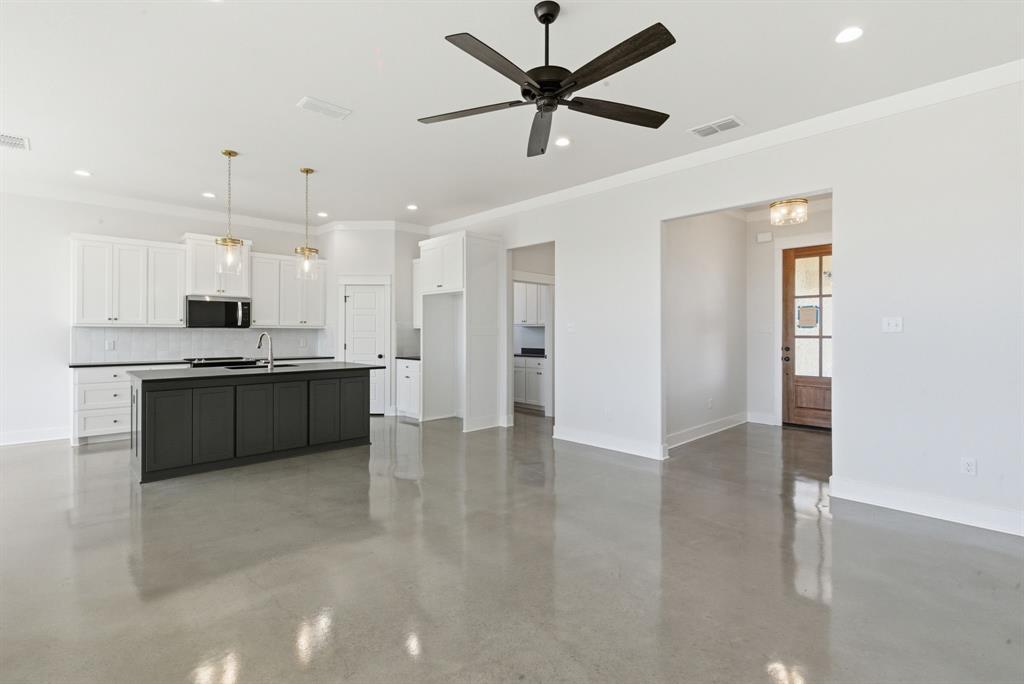 1001 Paramount Drive