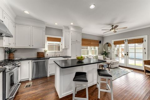 Tiny photo for 5912 Llano Avenue, Dallas, TX 75206 (MLS # 21097905)