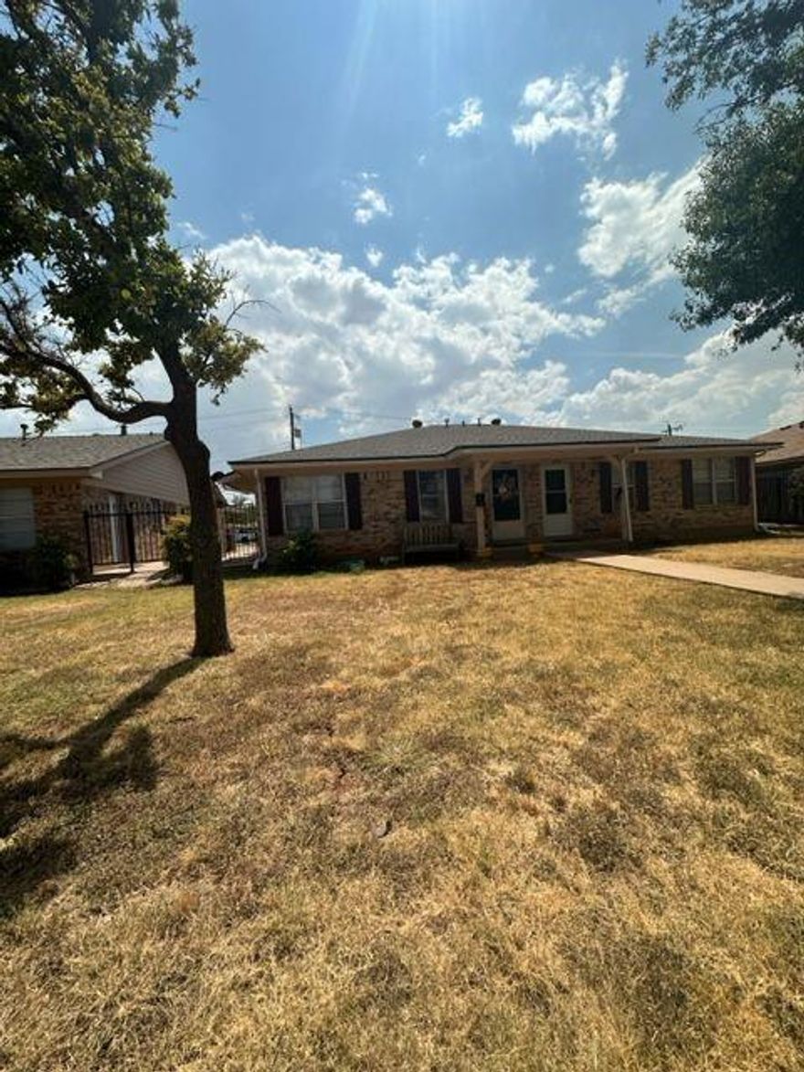 Super cute 2 bedroom and 2 bathroom home! Comes with a fridge, dishwasher and a stove! This home is a must see! 

Owner must approve all pets!

Requires enrollment in resident benefit package. Resident Liability insurance is required.