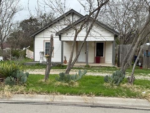 Photo of 419 N Crawford Street, Denton, TX 76209 (MLS # 21195632)