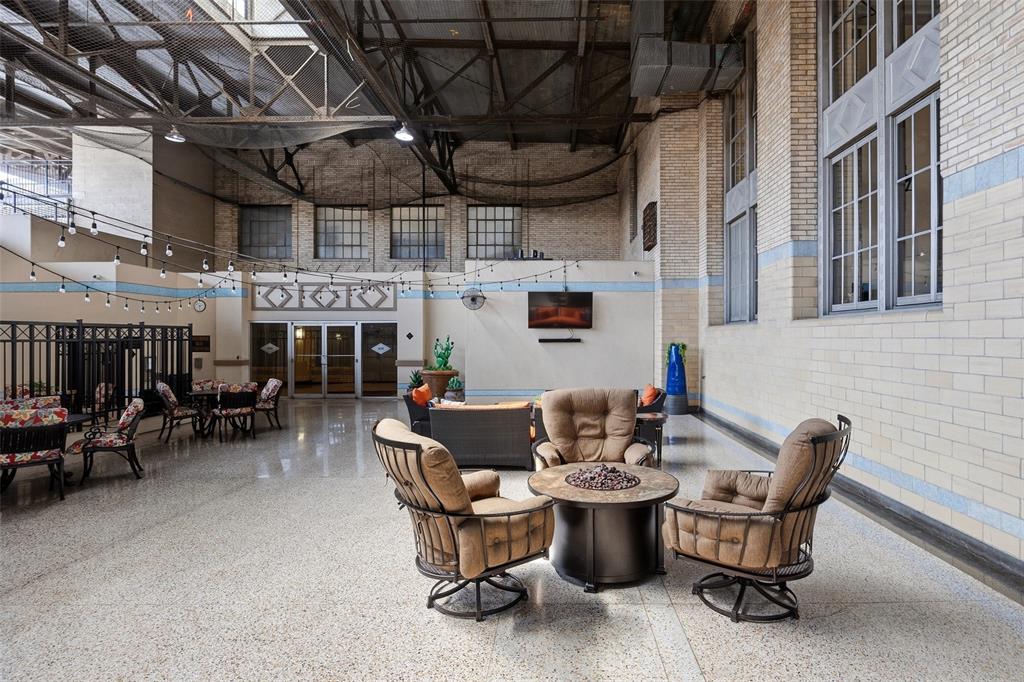 Texas & Pacific Lofts Condo - Residential