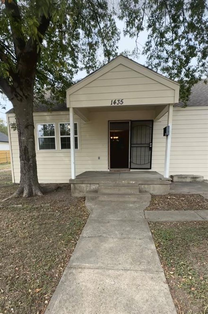 Come and see this enormous double lot close to 35 and Downtown Dallas. 

This home has been renovated from top to bottom. Plumbing, electrical, roofing has all been addressed and ready to make some lucky homebuyer very happy. New flooring  and spacious kitchen is perfect for economic living. Come by or give us a call.