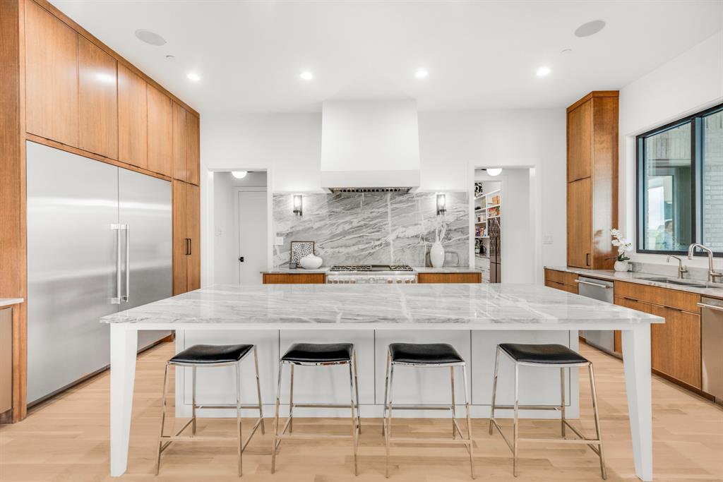 7517 Sunnyview Lane