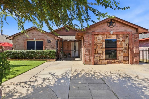 4704 LIZZY DR, DALLAS, TX 75211 - Image e454e7d0b2dffc4374c68e28764cf323/3141652528