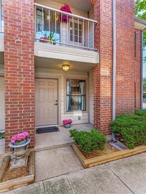 Photo of 3253 Donnelly Circle #804, Fort Worth, TX 76107 (MLS # 21348785)