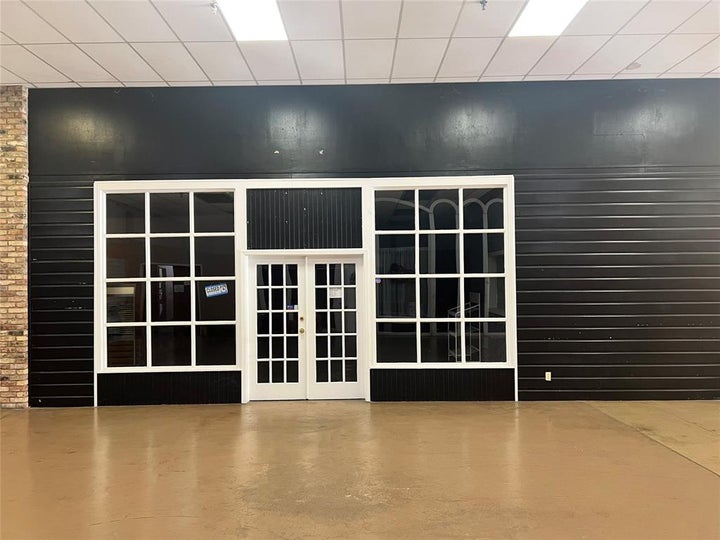 Photo 1 of 19 — 541 S Main Street, Springhill, LA 71075
