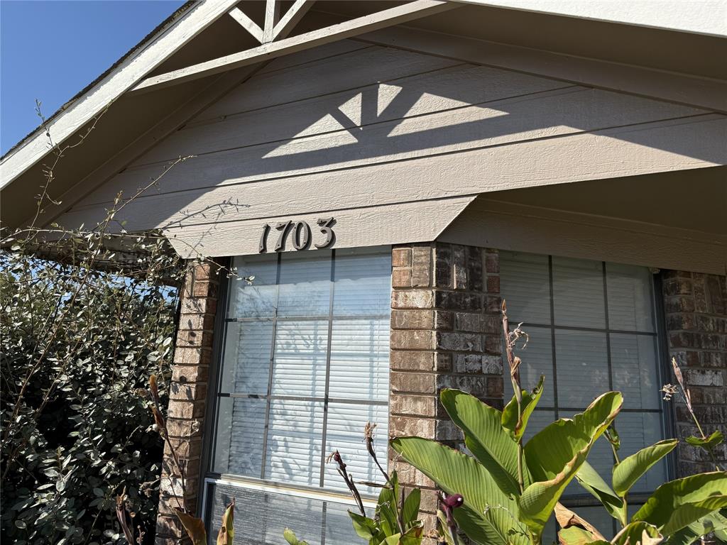 1703 Leroy Road