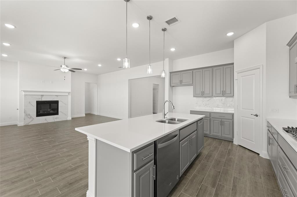 Lake Breeze - Residential