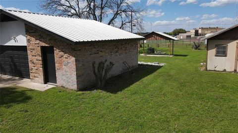 A home in Comanche