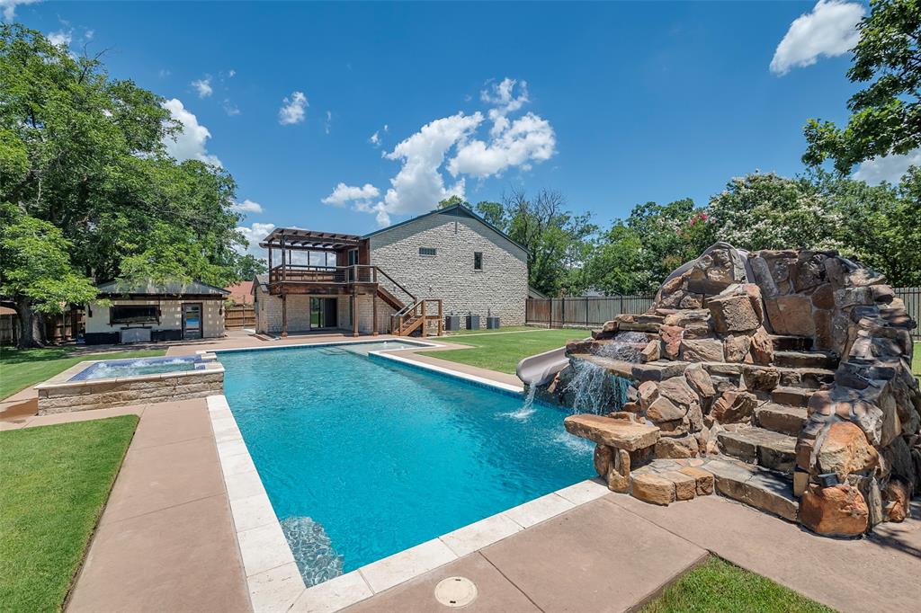 Granbury, Texas 76048, United States, 5 Bedrooms Bedrooms, ,4 BathroomsBathrooms,Residential,Active,155427