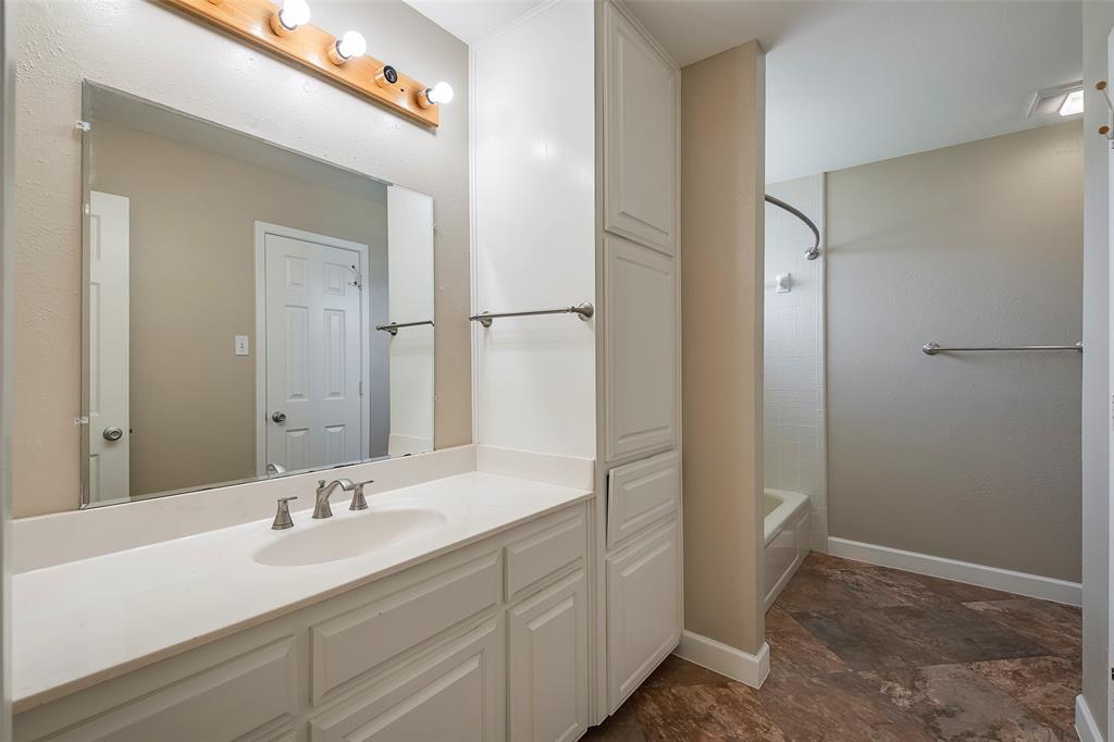 Granbury, Texas 76048, United States, 5 Bedrooms Bedrooms, ,4 BathroomsBathrooms,Residential,Active,155427