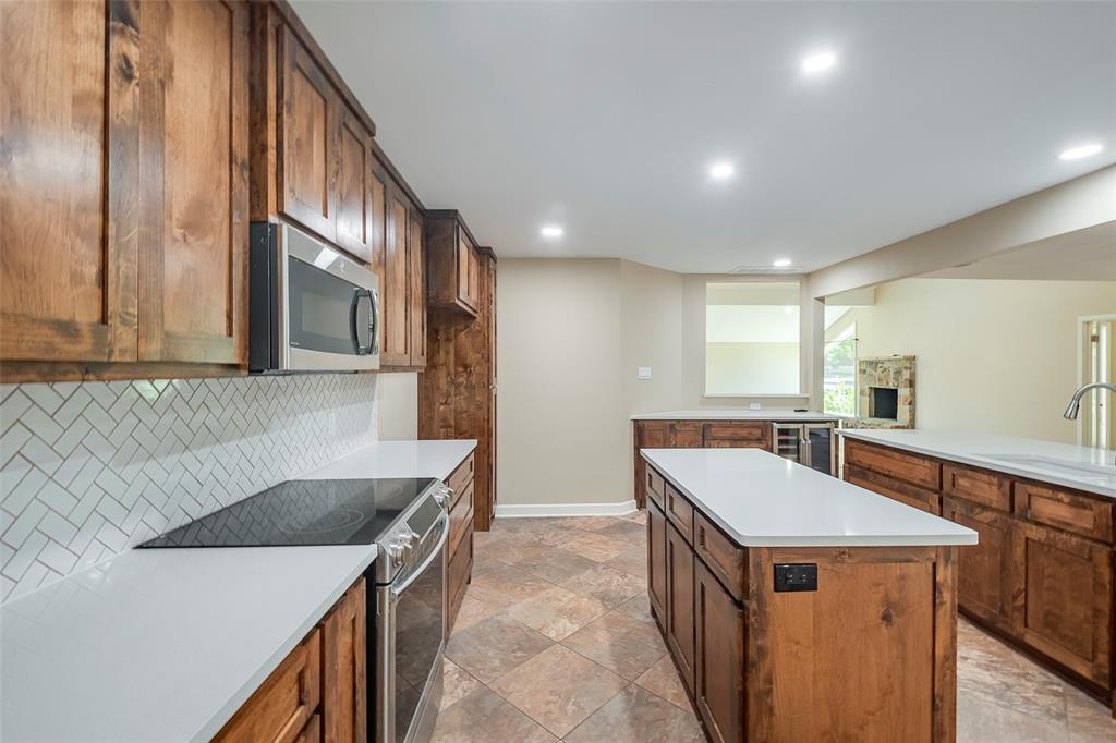 Granbury, Texas 76048, United States, 5 Bedrooms Bedrooms, ,4 BathroomsBathrooms,Residential,Active,155427