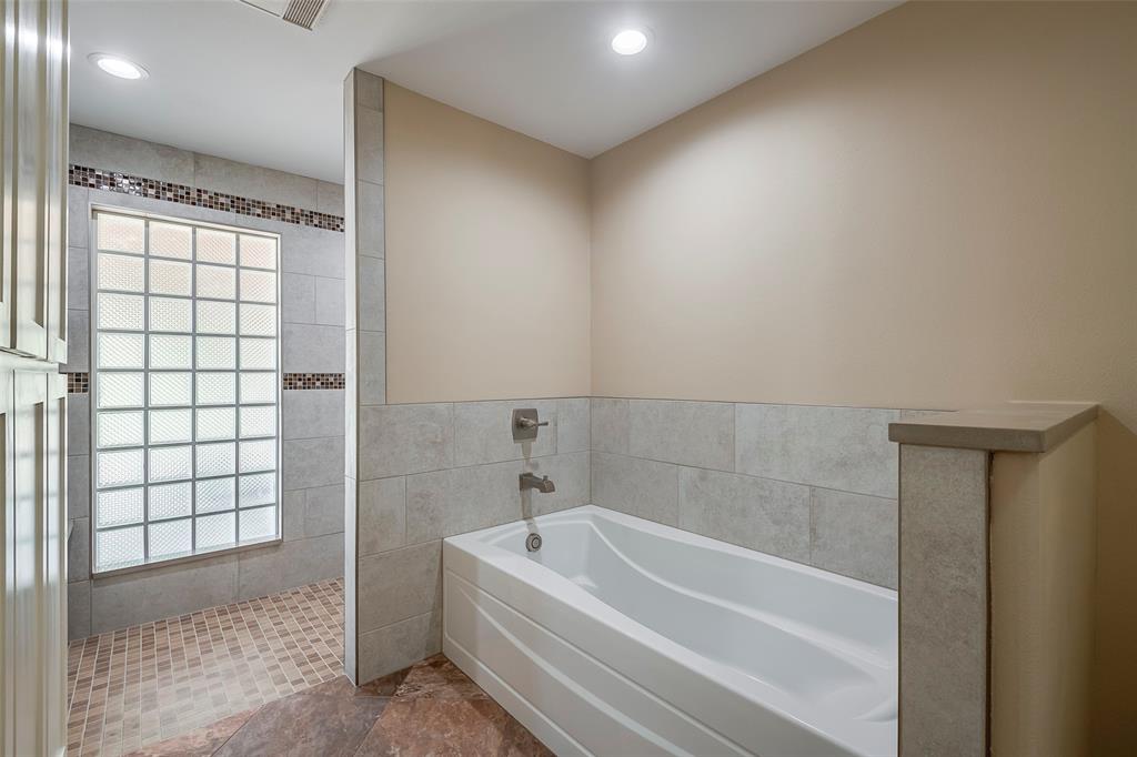 Granbury, Texas 76048, United States, 5 Bedrooms Bedrooms, ,4 BathroomsBathrooms,Residential,Active,155427