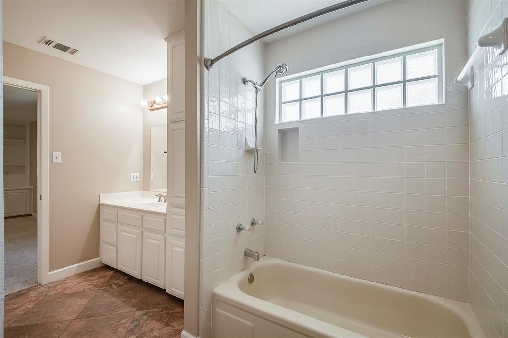 Granbury, Texas 76048, United States, 5 Bedrooms Bedrooms, ,4 BathroomsBathrooms,Residential,Active,155427