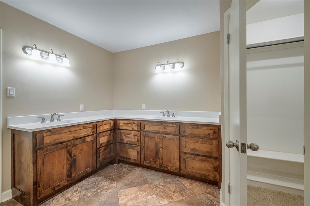 Granbury, Texas 76048, United States, 5 Bedrooms Bedrooms, ,4 BathroomsBathrooms,Residential,Active,155427