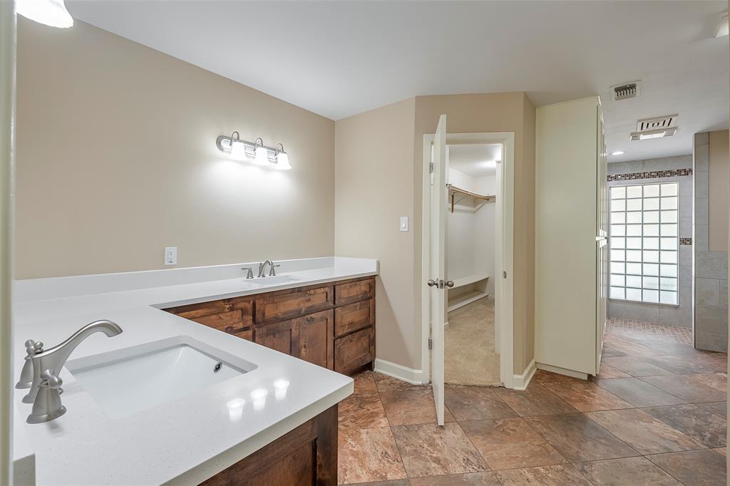 Granbury, Texas 76048, United States, 5 Bedrooms Bedrooms, ,4 BathroomsBathrooms,Residential,Active,155427