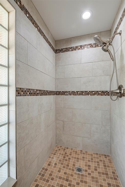 Granbury, Texas 76048, United States, 5 Bedrooms Bedrooms, ,4 BathroomsBathrooms,Residential,Active,155427