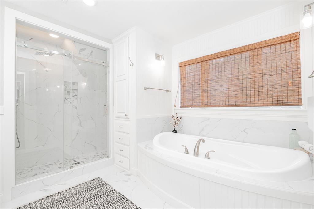 Emerald Sound At Lake Lewisvil - Residential