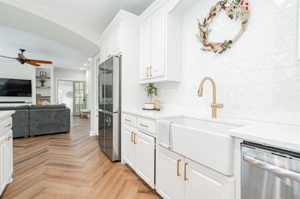 Emerald Sound At Lake Lewisvil - Residential