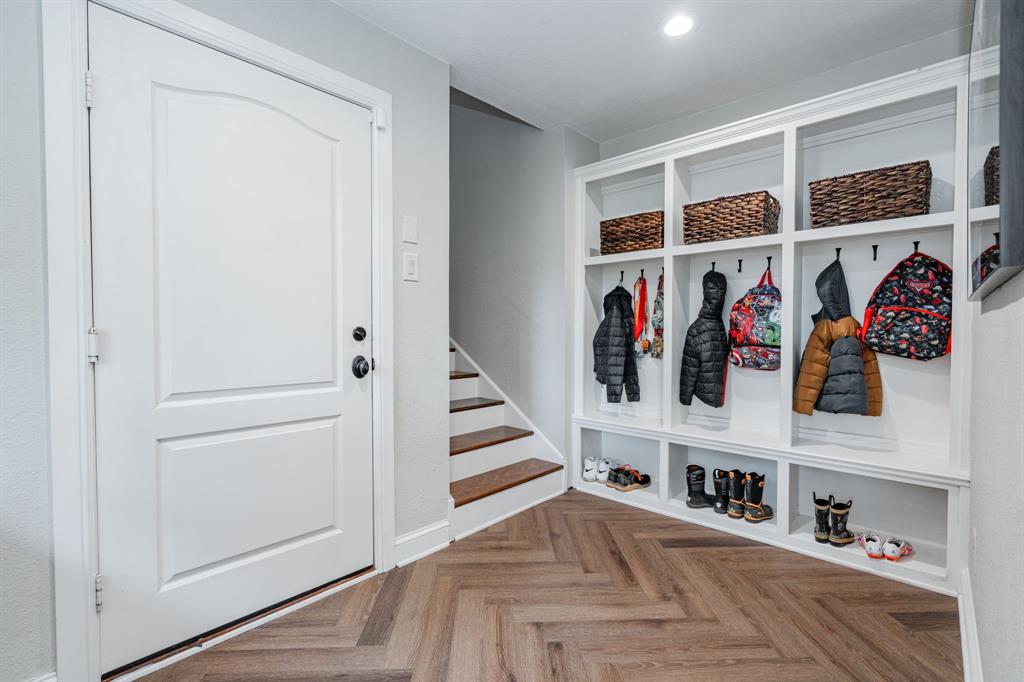 Emerald Sound At Lake Lewisvil - Residential