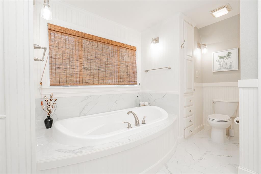 Emerald Sound At Lake Lewisvil - Residential