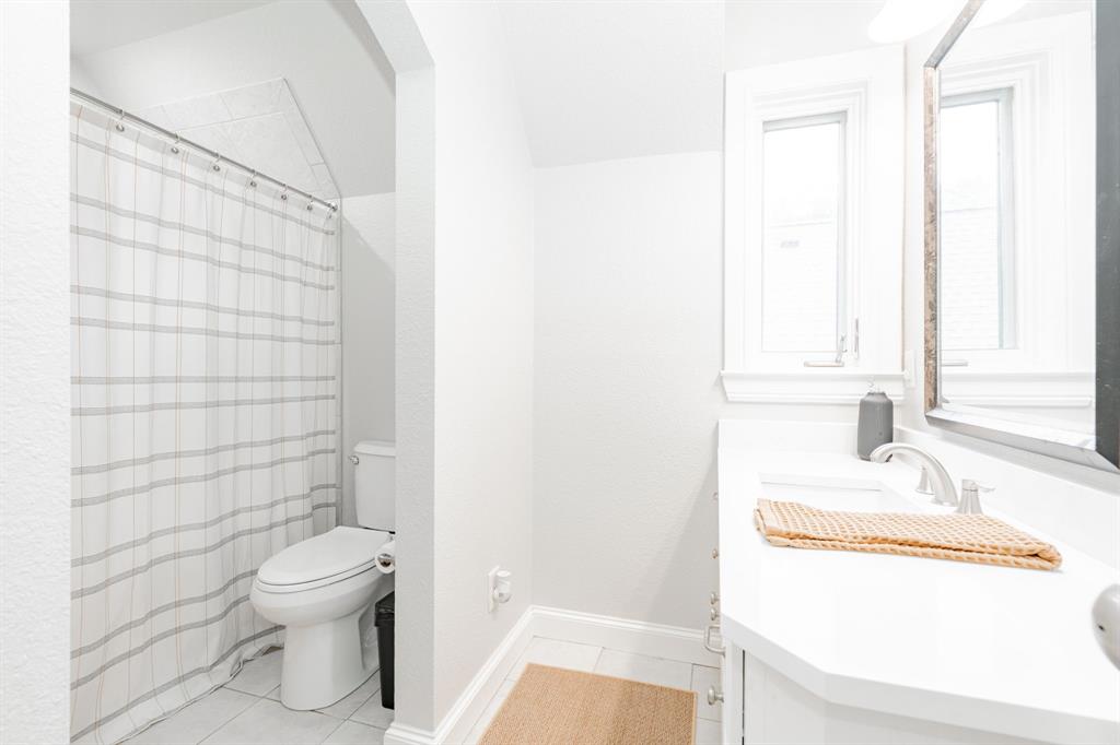 Emerald Sound At Lake Lewisvil - Residential