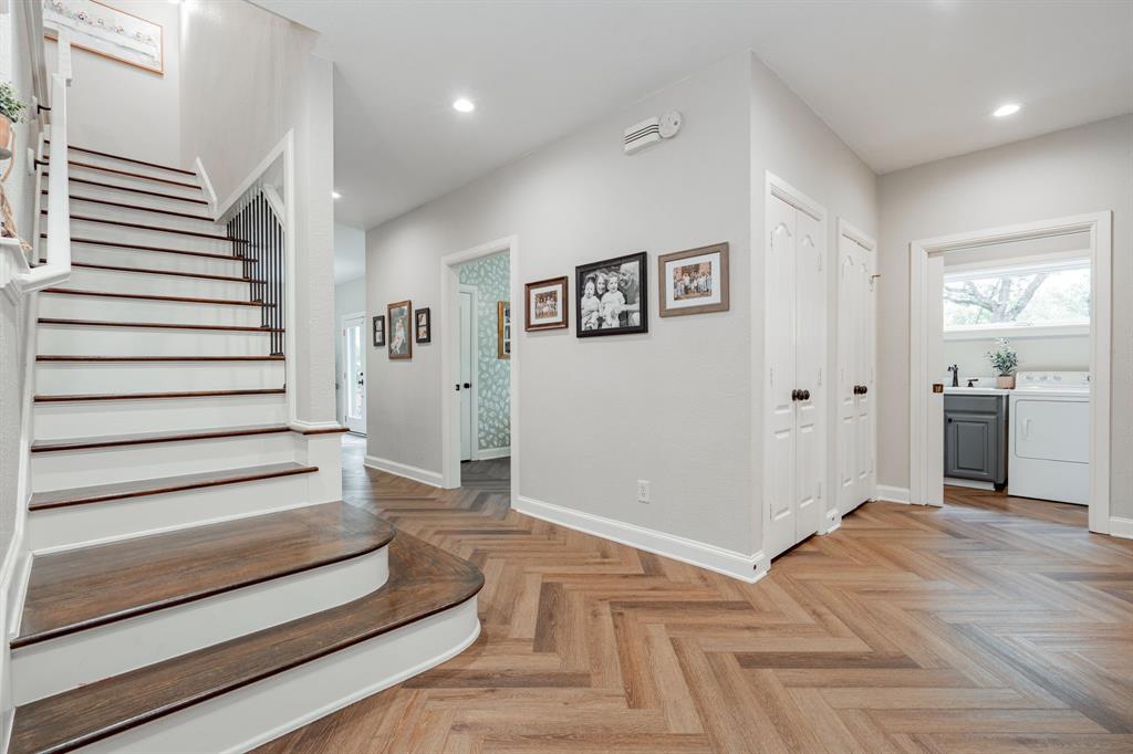 Emerald Sound At Lake Lewisvil - Residential