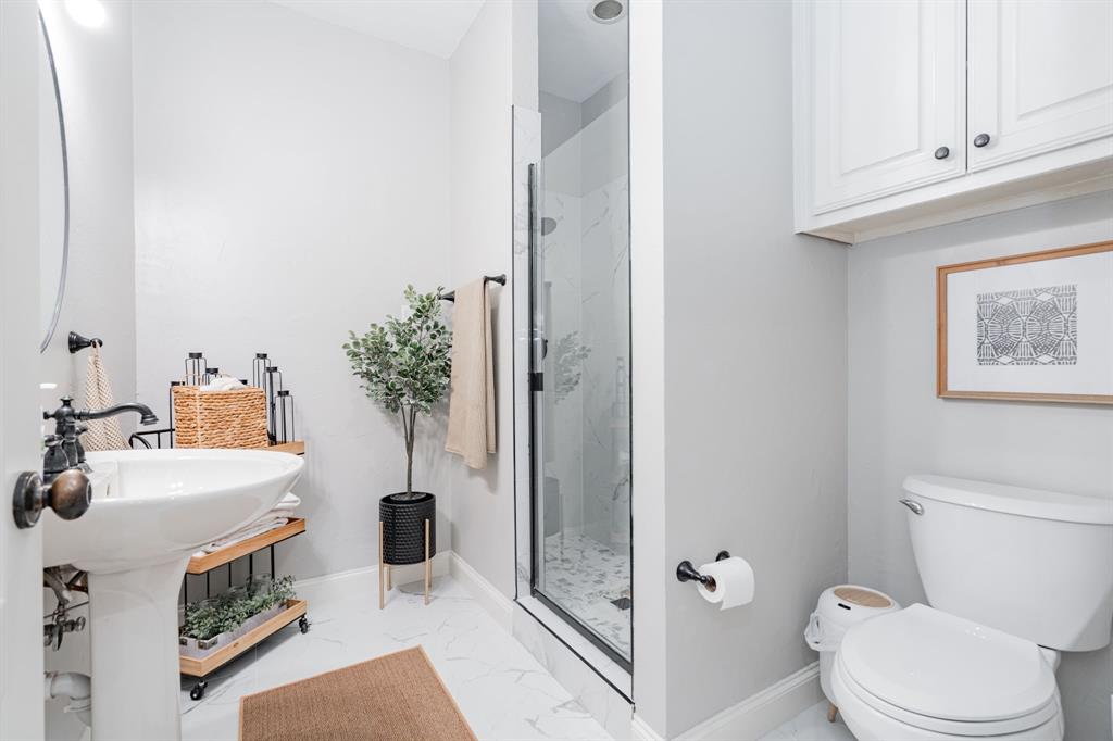 Emerald Sound At Lake Lewisvil - Residential